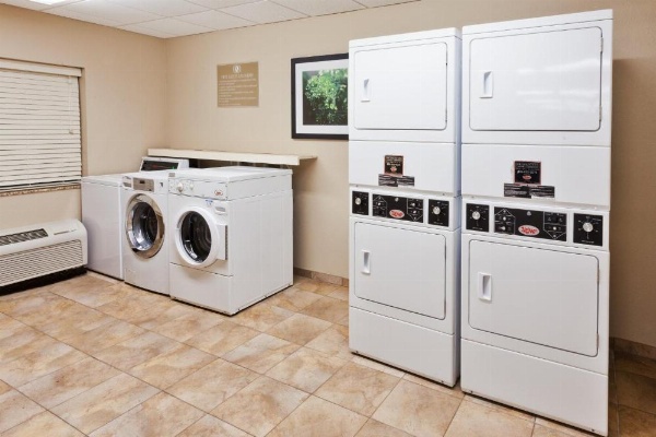 Candlewood Suites EASTCHASE PARK image 29