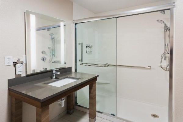 Candlewood Suites EASTCHASE PARK image 30