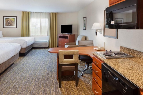 Candlewood Suites EASTCHASE PARK image 37